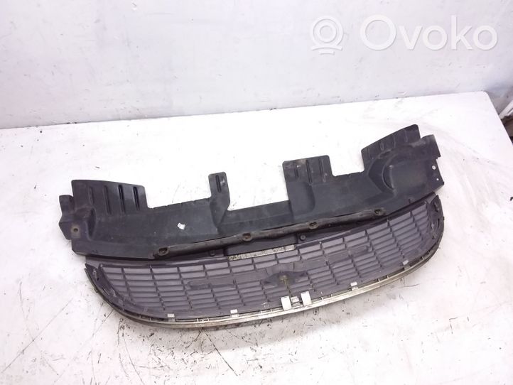 Chrysler Voyager Maskownica / Grill / Atrapa górna chłodnicy 4857522AA