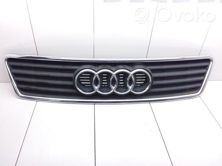 Audi A6 S6 C5 4B Grotelės viršutinės 4B0853651A