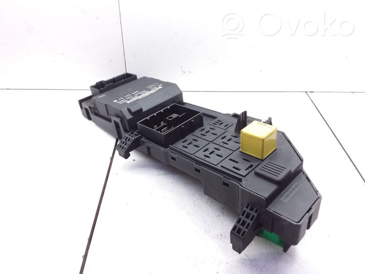 Opel Vectra C Relay mounting block 13223679