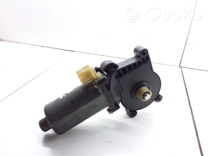 Renault Clio II Moteur de lève-vitre de porte avant 0130821690