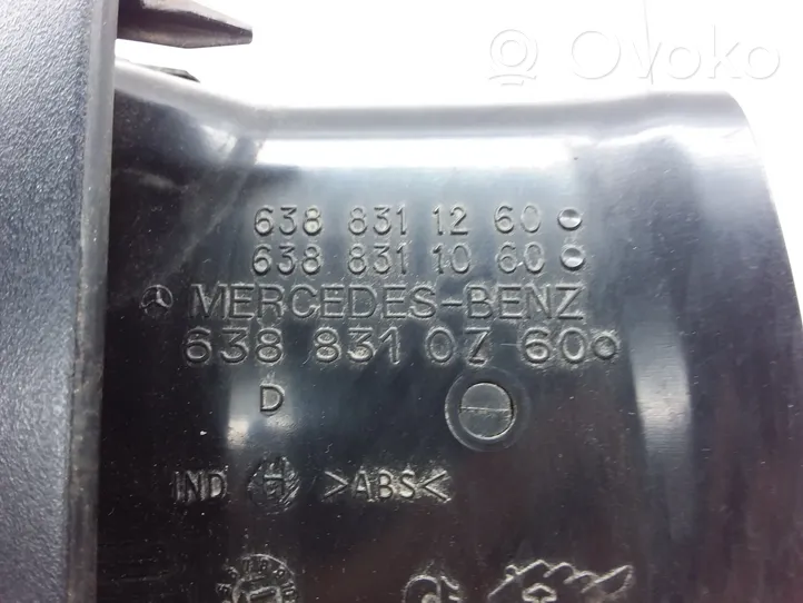 Mercedes-Benz Vito Viano W638 Kojelaudan sivutuuletussuuttimen kehys 6388310760