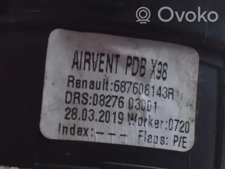 Renault Captur Boczna kratka nawiewu deski rozdzielczej 687608143R
