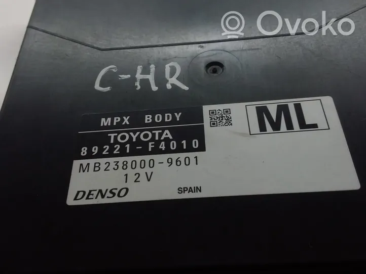 Toyota C-HR Saugiklių blokas 89221F4010