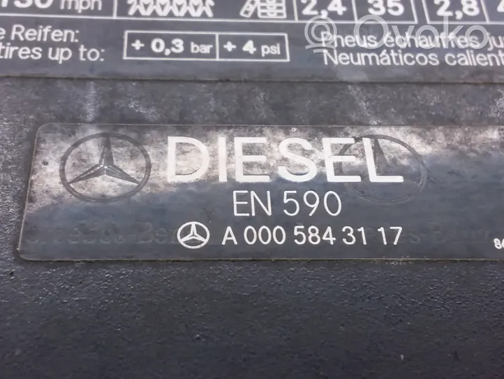 Mercedes-Benz E W211 Klapka wlewu paliwa A0005843117