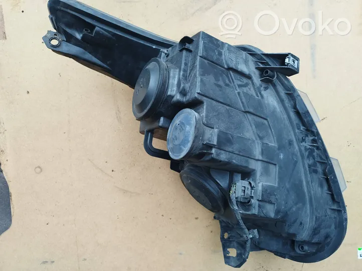 Citroen C3 Picasso Lampa przednia 9681806180