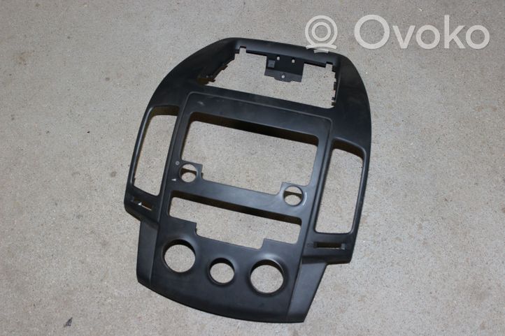 Hyundai i30 Cadre, panneau d'unité radio / GPS U05F22