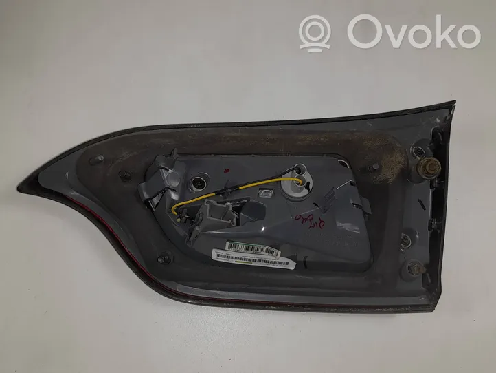 Jeep Cherokee Lampy tylnej klapy bagażnika 68102921AC