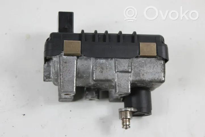 Audi A6 S6 C6 4F Turbinos elektrinis valdymo aktuatorius PFAGF45