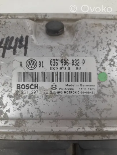 Volkswagen Golf IV Moottorin ohjainlaite/moduuli 036906032P