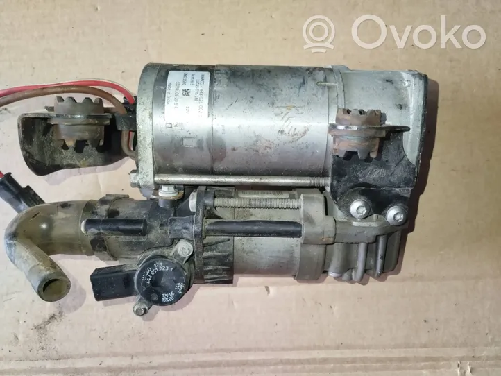 BMW 5 G30 G31 Compresseur / pompe à suspension pneumatique 6861882