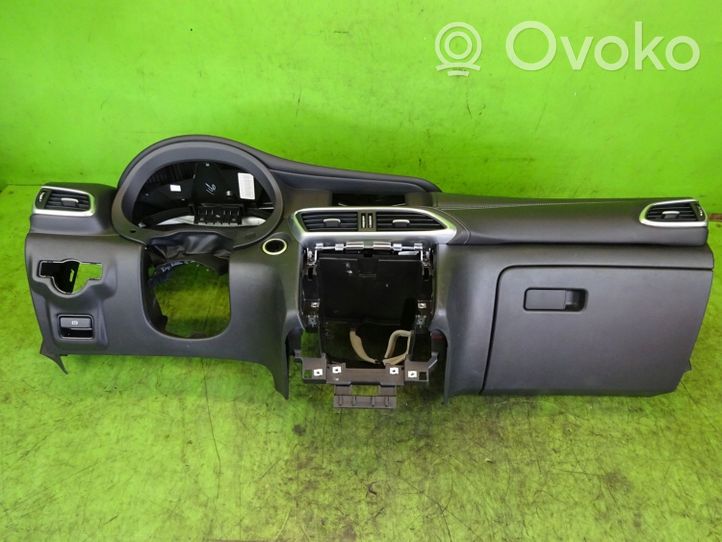 Infiniti Q30 Set airbag con pannello 