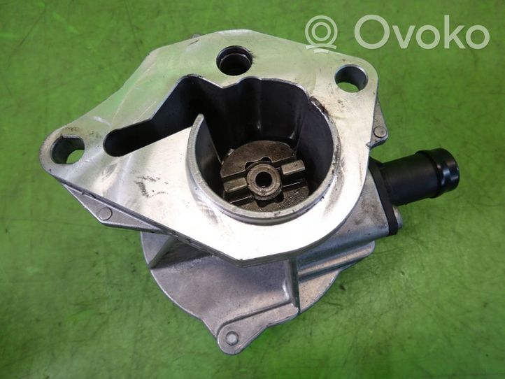 Renault Clio II Vacuum pump 700673030