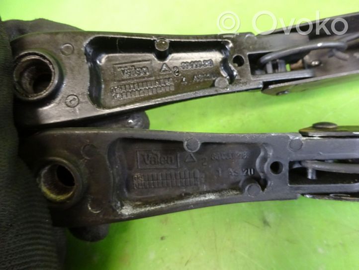 Jeep Cherokee Front wiper blade arm 