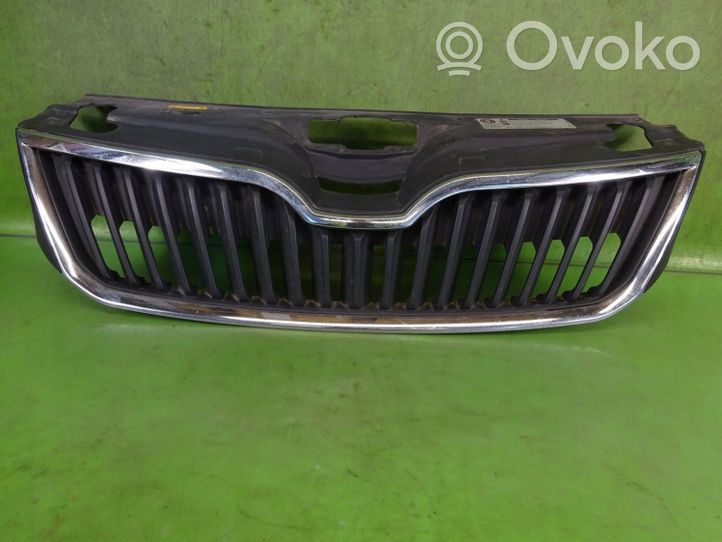 Skoda Rapid (120G, 130G, 135G) Grotelės viršutinės 5JA853668