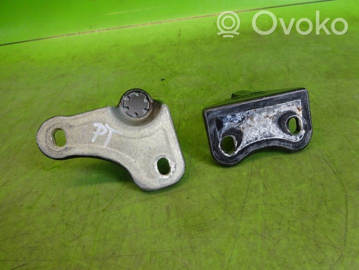 Infiniti QX30 Rear door hinge set 