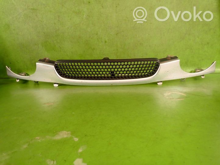 Toyota Corolla E110 Grille calandre supérieure de pare-chocs avant 