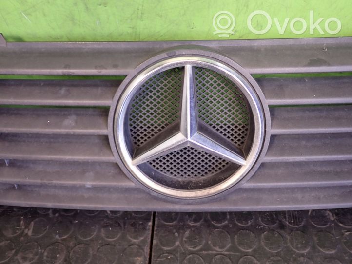 Mercedes-Benz Sprinter W901 W902 W903 W904 Etupuskurin ylempi jäähdytinsäleikkö 