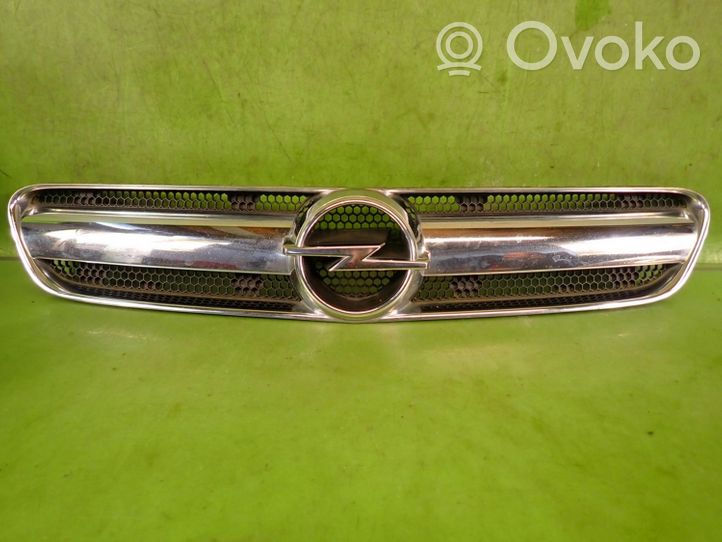 Opel Signum Grotelės viršutinės 13123491