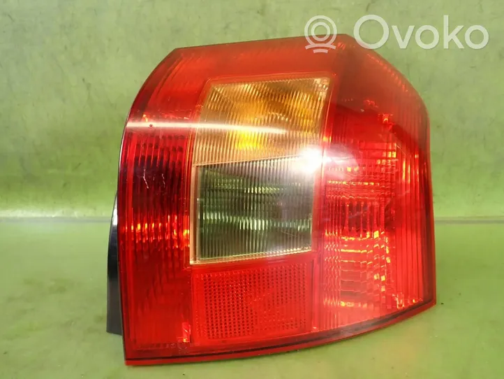 Toyota Corolla E120 E130 Lampa tylna 02510459