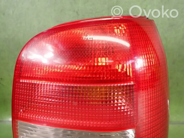 Audi A4 S4 B5 8D Lampa tylna 8D9945096D