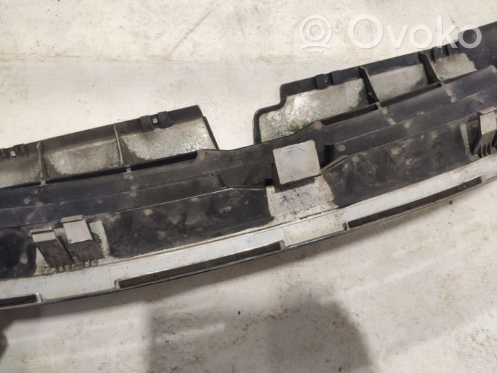 Subaru Outback Maskownica / Grill / Atrapa górna chłodnicy 