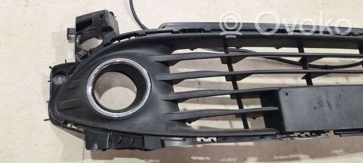 Renault Clio IV Kratka dolna zderzaka przedniego 622542958R