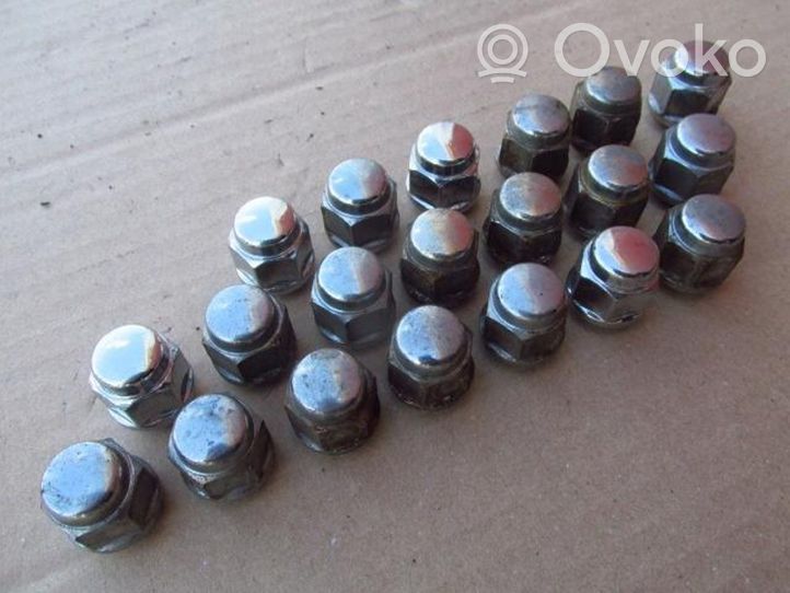 Honda CR-V Anti-theft wheel nuts and lock 