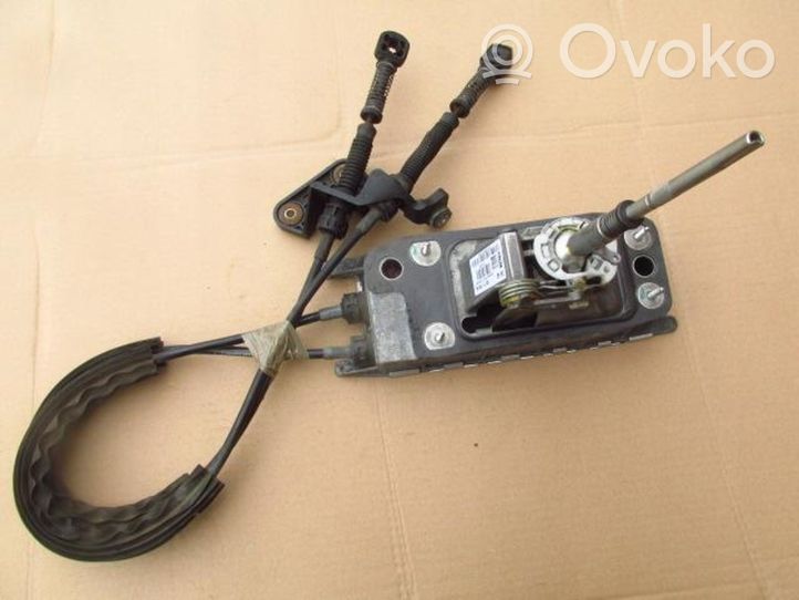 Volkswagen PASSAT B7 Gear selector/shifter in gearbox 