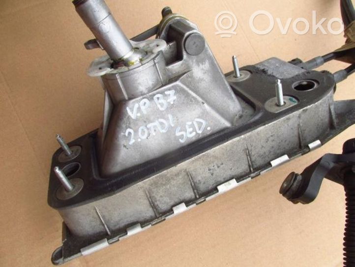 Volkswagen PASSAT B7 Gear selector/shifter in gearbox 