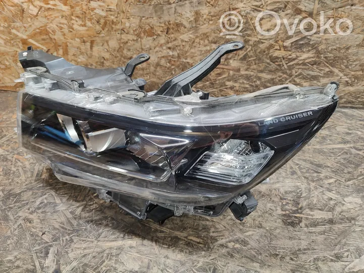 Toyota Land Cruiser (J150) Lampa przednia 8990760030