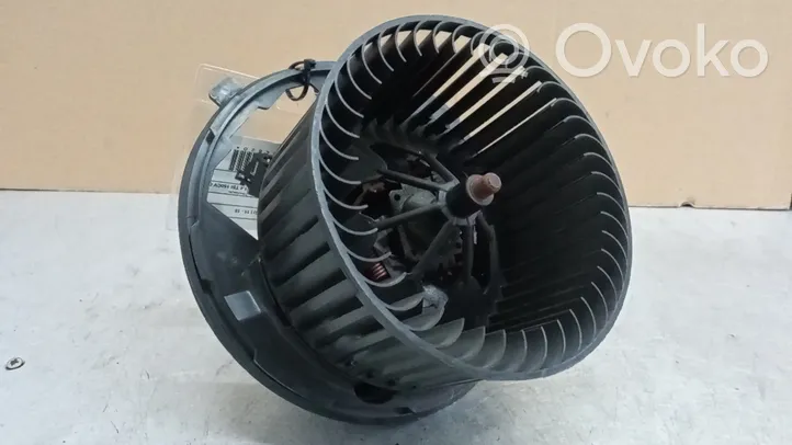 Audi Q3 8U Pečiuko ventiliatorius/ putikas 