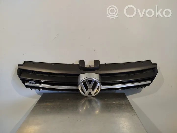 Volkswagen Golf VII Передняя решётка 5G0853651