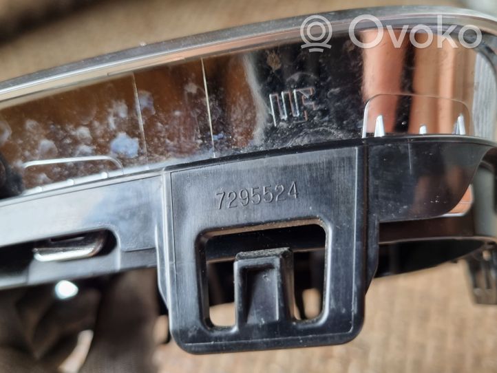 BMW 2 F22 F23 Etupuskurin ylempi jäähdytinsäleikkö 7295524