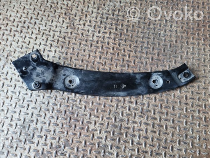 Volkswagen Tiguan Staffa del pannello di supporto del radiatore parte superiore 5N0805931B