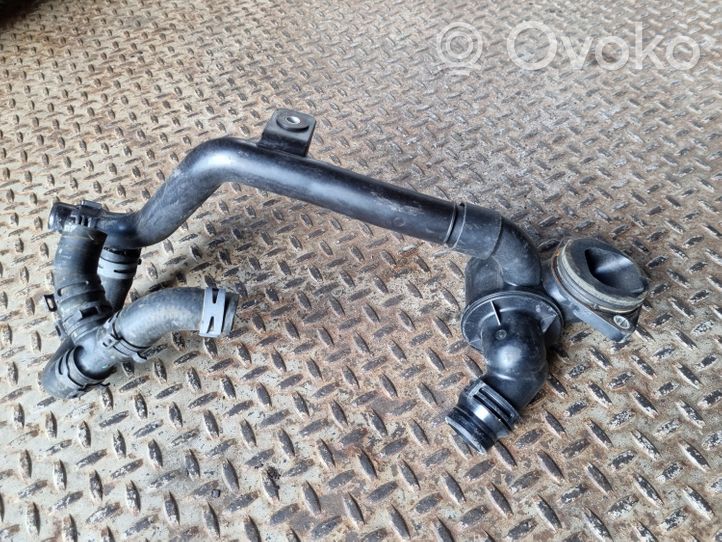 Audi A5 8T 8F Termostato/alloggiamento del termostato 03L121111AD