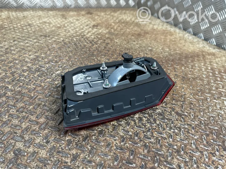 BMW 5 G30 G31 Lampy tylnej klapy bagażnika 630341