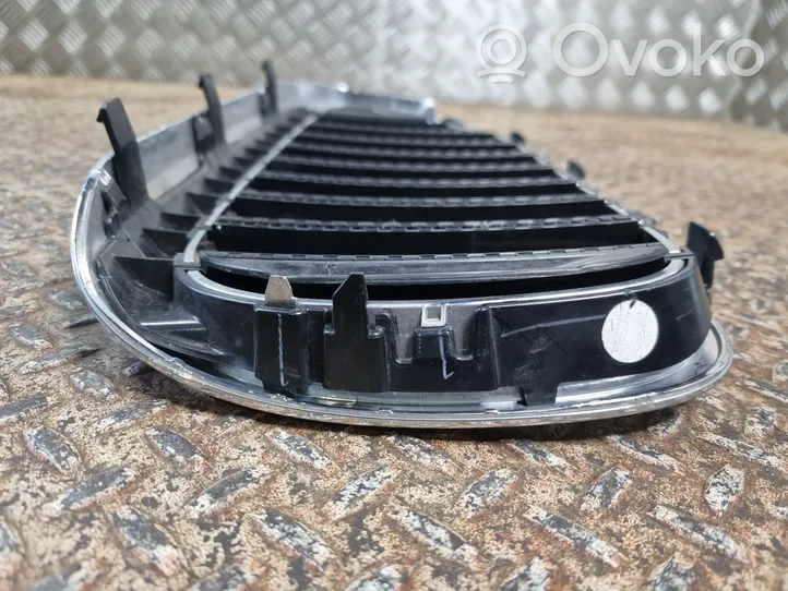 BMW 5 G30 G31 Grotelės priekinės 7383520