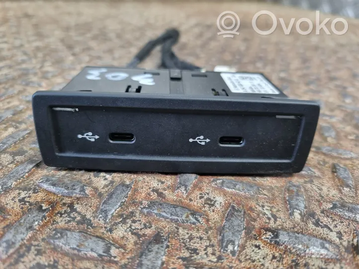 Mercedes-Benz A W177 Gniazdo / Złącze USB A2478204002