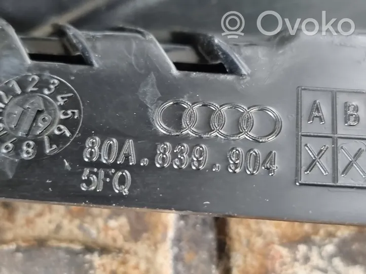 Audi Q5 SQ5 Aizmugurē durvju stikla apdare 80A839904