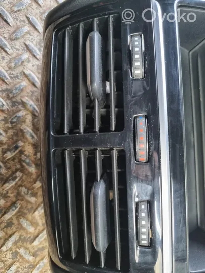BMW 5 G30 G31 Rear air vent grill 9377080