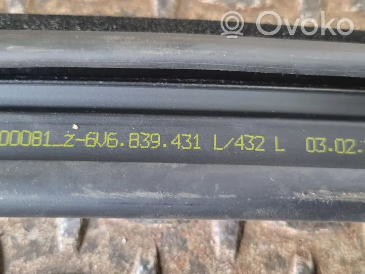 Skoda Fabia Mk3 (NJ) Listwa / Uszczelka szyby drzwi tylnych 6V6839432