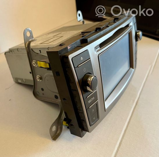 Toyota Avensis T270 Radio/CD/DVD/GPS-pääyksikkö 10R038056