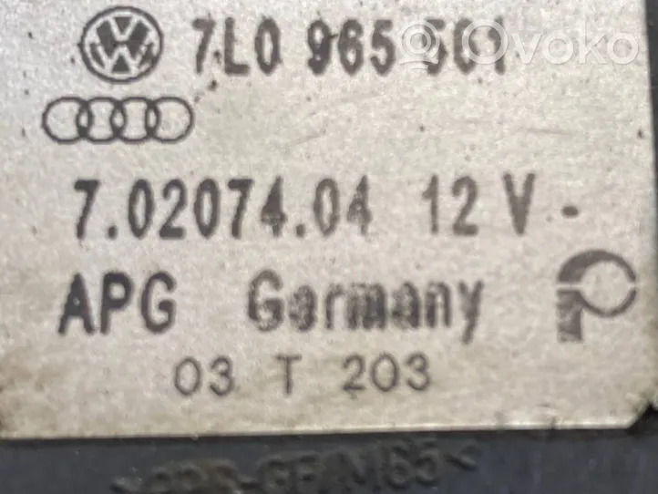 Volkswagen Touareg I Pompe de circulation d'eau 7L0965561