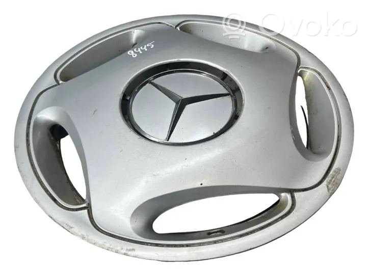Mercedes-Benz E W210 Mozzo/copricerchi/borchia della ruota R15 A2104010024