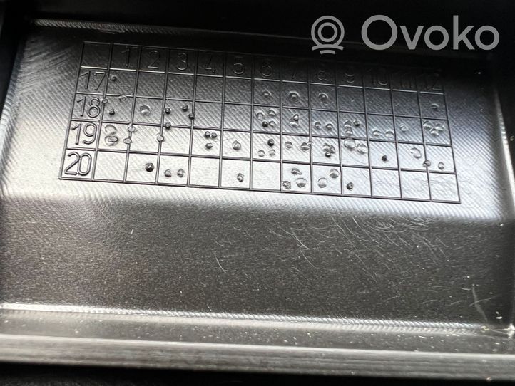 BMW X5 G05 Viršutinė dalis radiatorių panelės (televizoriaus) 17118589086