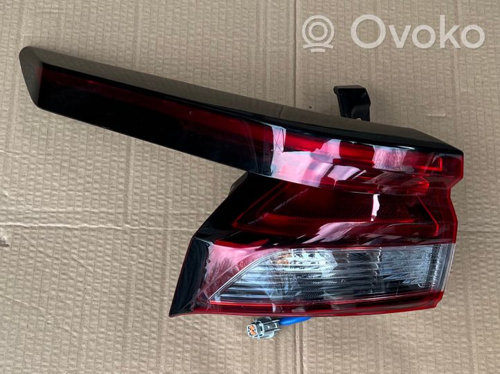 Nissan Qashqai J12 Lampa tylna 2208D02F