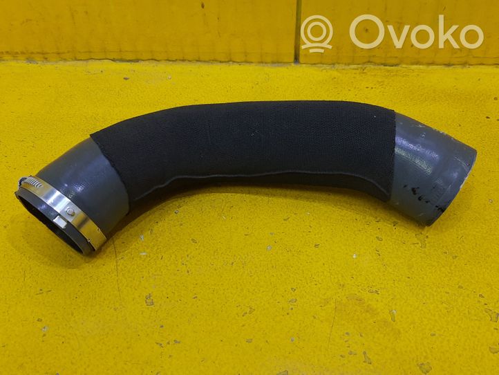 Audi A4 S4 B9 Tube d'admission de tuyau de refroidisseur intermédiaire 8W0145737A