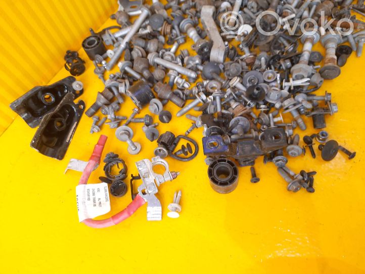 Nissan NV300 Nuts/bolts 