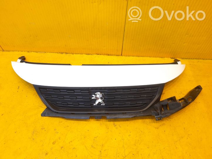 Peugeot Partner III Maskownica / Grill / Atrapa górna chłodnicy 9818281980