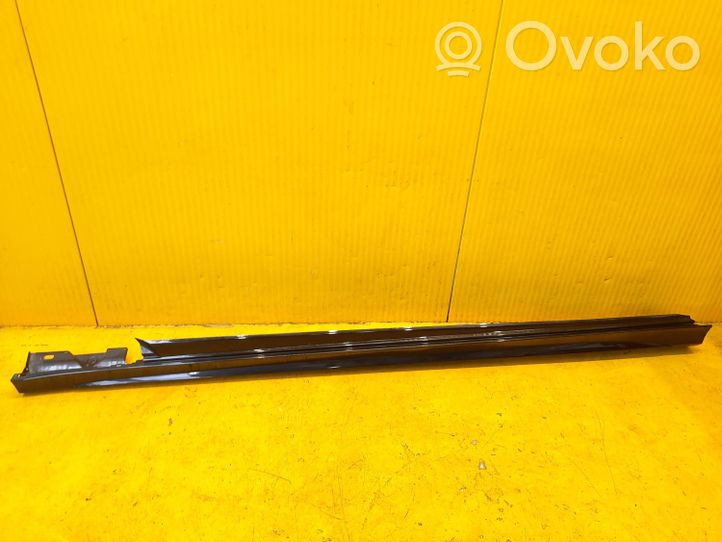 Mercedes-Benz C W205 Rivestimento vano piedi laterale 